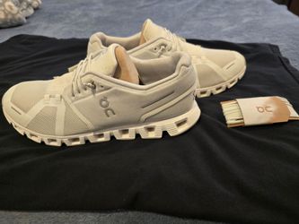 On cloud mens size #10