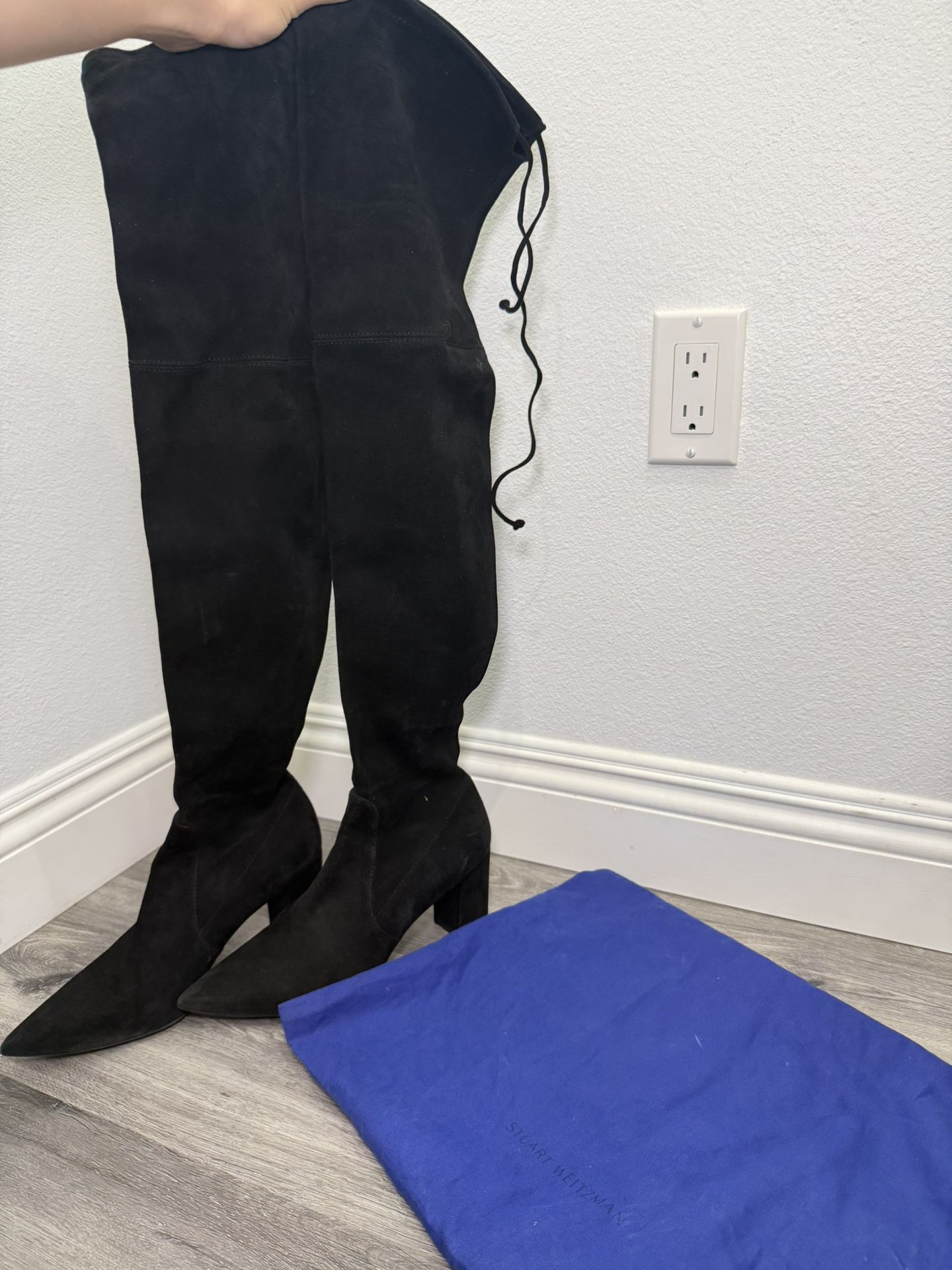 PREOWNED. Stuart Weitzman Classic Suede Over-The-Knee Boots: SIZE: 9