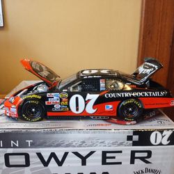 Clint Bowyer #07 Special Paint Scheme 1:24-Scale NASCAR Stock Car Limited Edition Adult Collectible