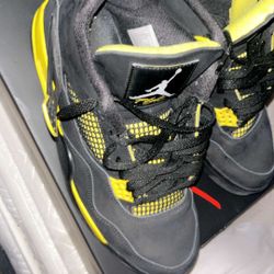 Jordan 4 retro thunders used size 11