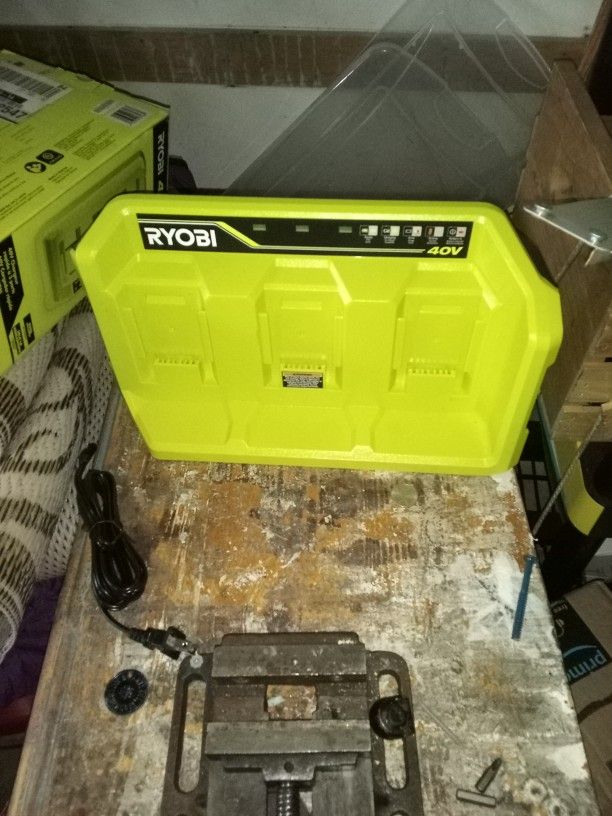 Ryobi 40 Volt 3 Port Fast Charger