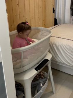 MamaRoo Bassinet w/ Storage