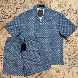 Size large men’s suit 2 piece available