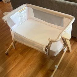 Evolur Stellar Bassinet and Bedside Sleeper