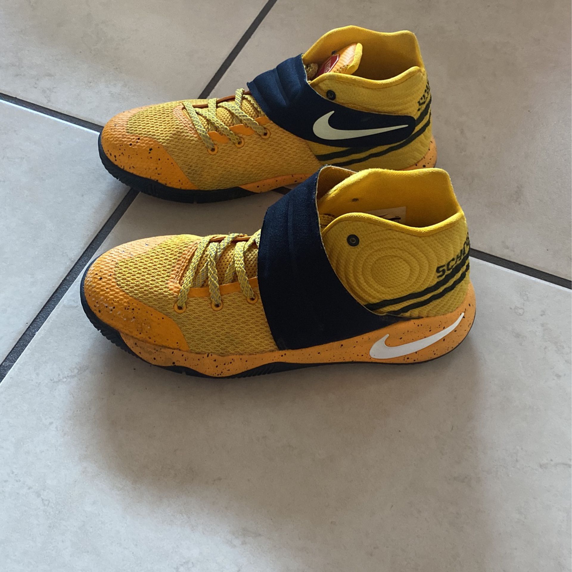 Nike Kyrie Bus-stops | Size 5