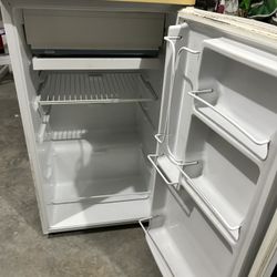 Mini Fridge With Freezer 