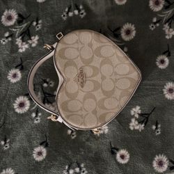 COACH - Heart Crossbody In Signature Canvas 