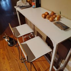 Bar-Height Breakfast Nook