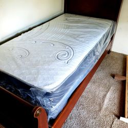 NEW TWIN MATTRESS. Bed frame is not available. Take it home the same day 👍
