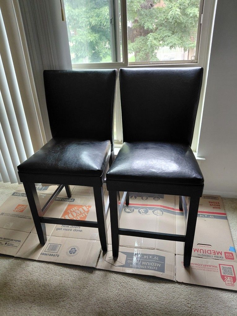 2 Counter Height Chairs $25 No Delivery Measures 24" Seat To Floor