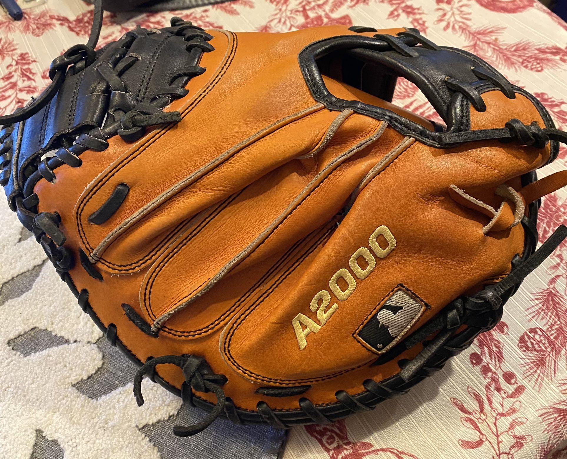 Wilson A2000 Pudge 32.5 Catchers Mitt, RHT