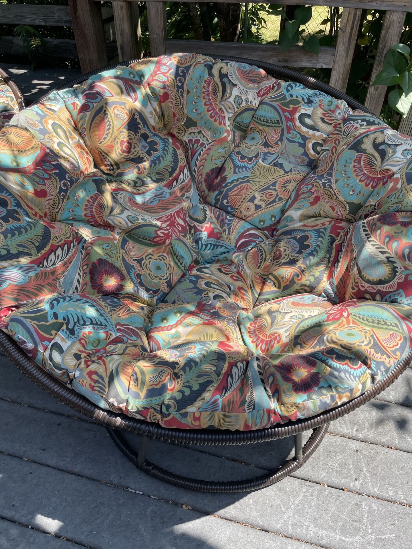 Beautiful Metal Papasan Chair With Pillow