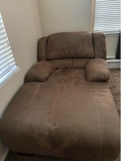 Barely used/Excellent condition reclining chair