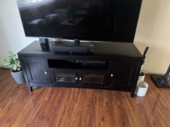 Tv stand/Entertainment Center