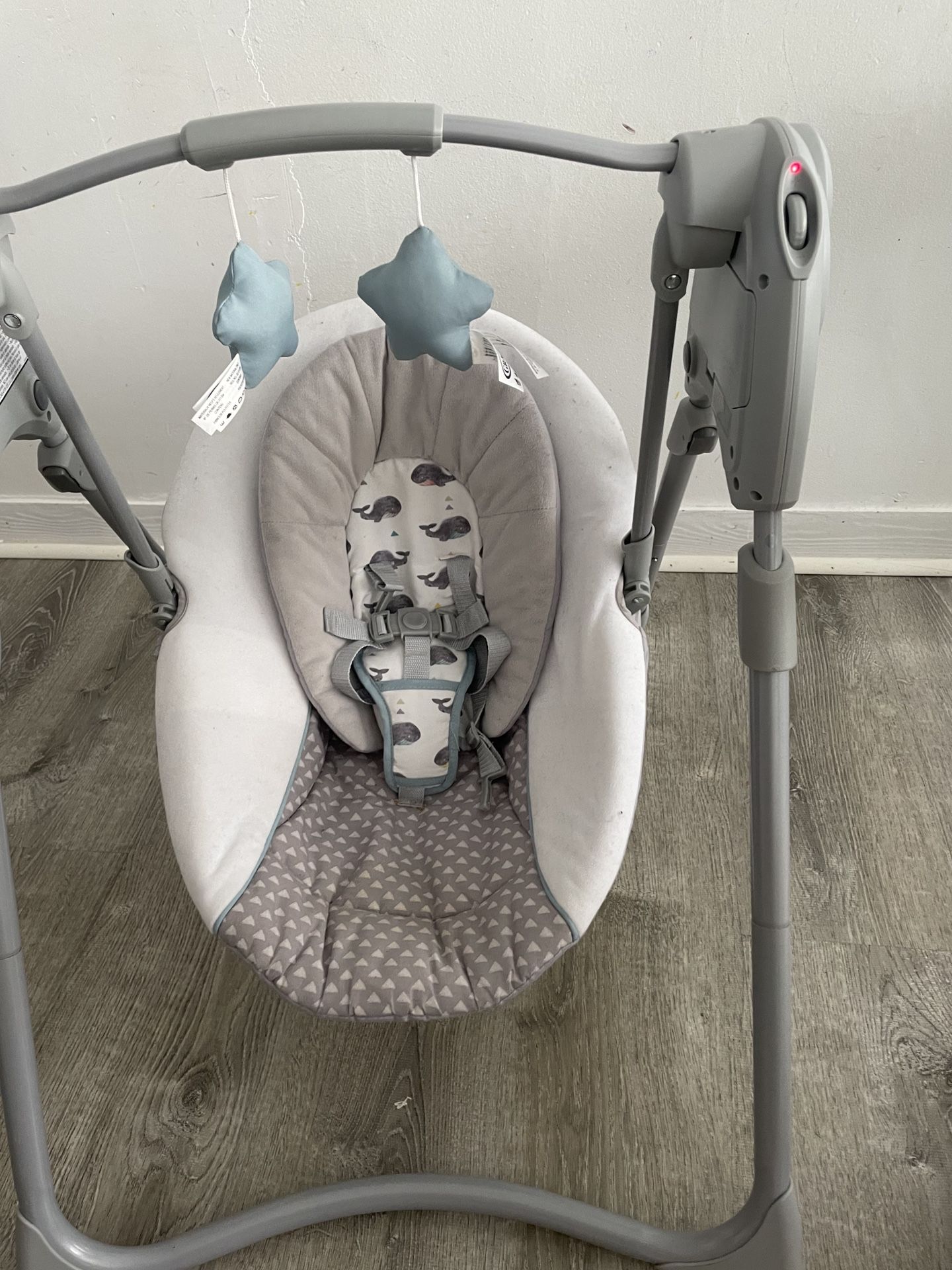 Graco Slim Spaces Compact Baby Swing 