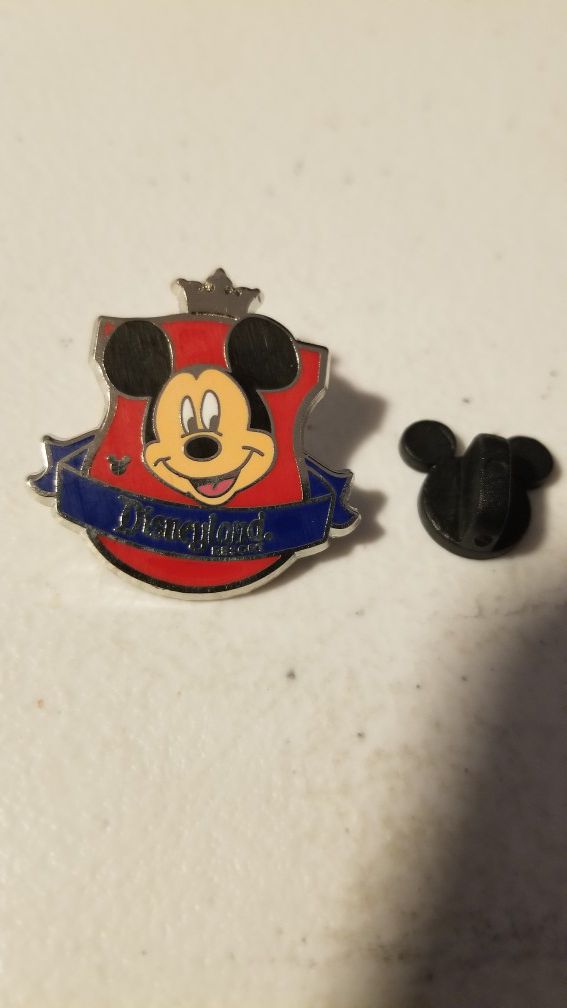Official Mickey mouse Disney trading pin