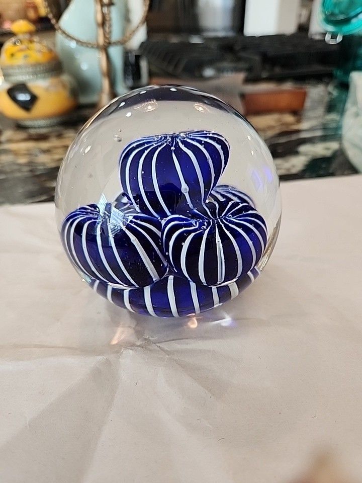 Beautiful Vintage Paperweight ~ Heavy and in Excellent Condition
