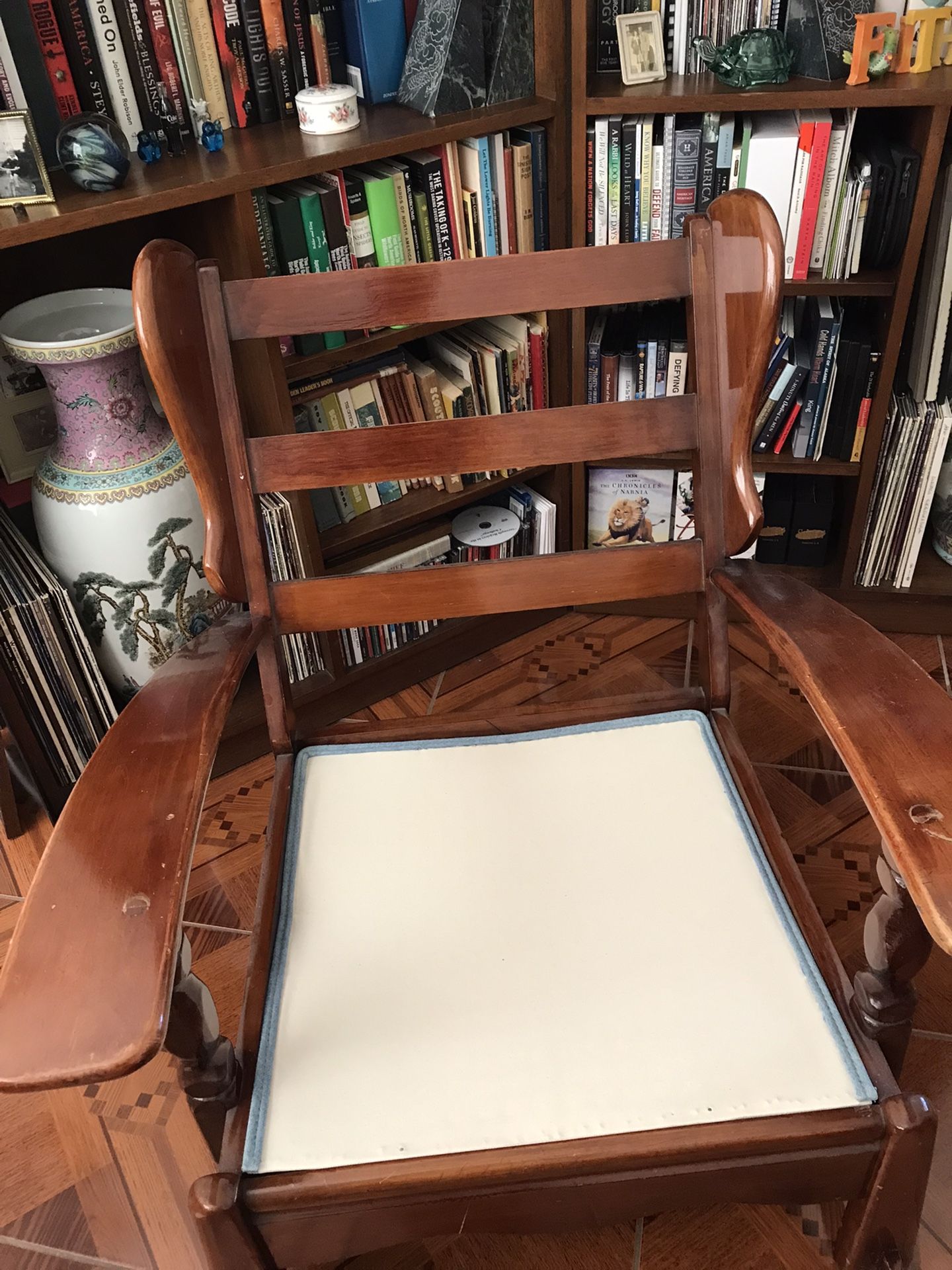 MID-20TH CENTURY QUARTER-SAWN SOLID MAPLE SOFA & CHAIR FOR HOUSE OR ENCLOSED LANAI