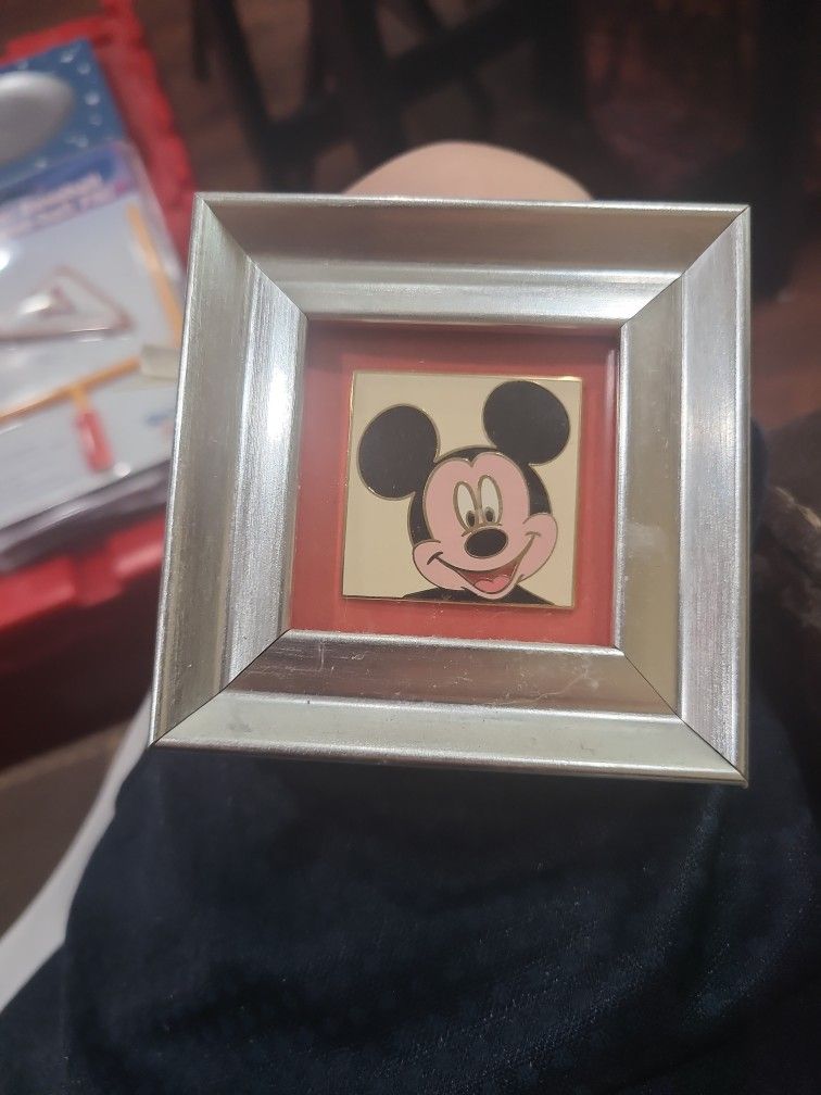 Disney Pin Mickey Mouse, Minnie, Tinker Bell, Dumbo Mini Frame