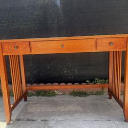WOODEN DESK 