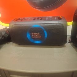 JBL Party BOX On-the-Go Essential 