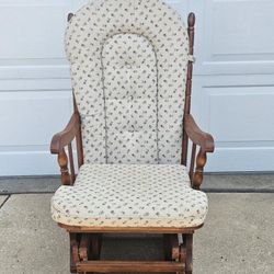 Wooden Glder Rocking Chair With Cushions