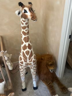 Large Lion and giraffe stuffed animals