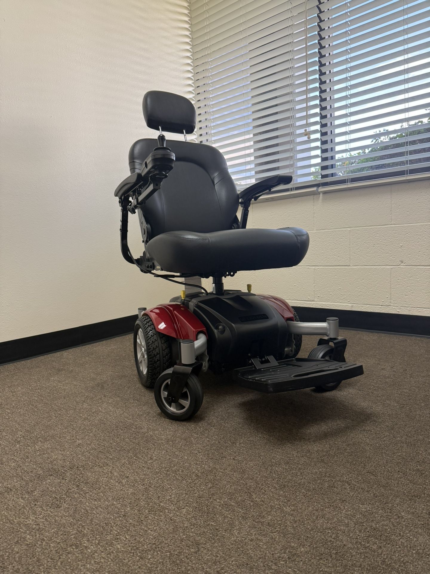 Golden Compass Sport Power Chair – Excellent Condition