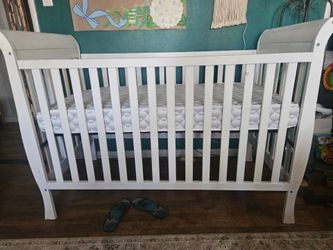 White Baby crib with New Matress