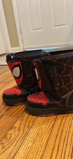 Spidey winter boots