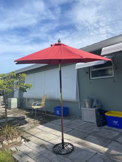Beautiful Tommy bahama patio umbrella!