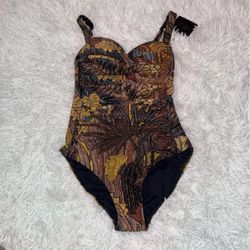 Nip Tuck Swim Size US 4