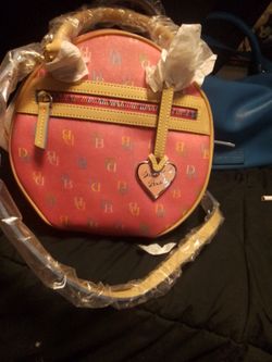 Brand new  DOONEY & BOURKE PURSE