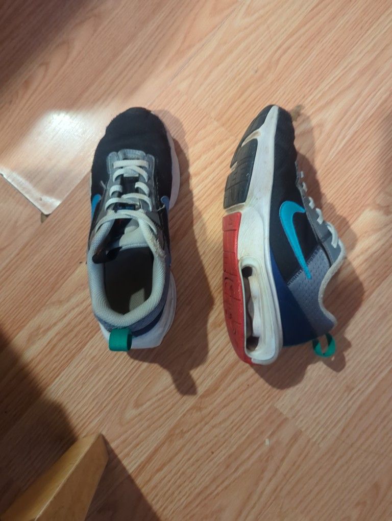 Tennis Shoes 
