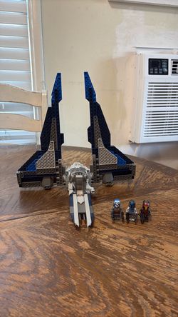 LEGO Star Wars Mandalorian Starfighter with Minifigures