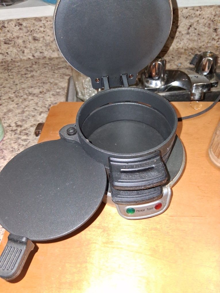 BREAKFAST SANDWICH MAKER- HAMILTON BEACH