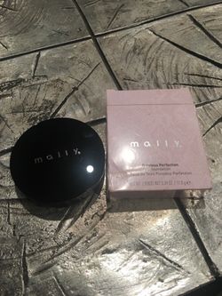 mally poreless powder foundation light