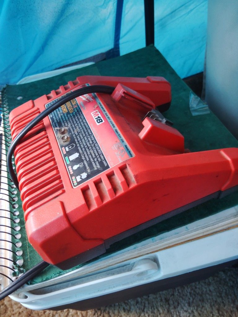 Milwaukee Battery And Charger M 18