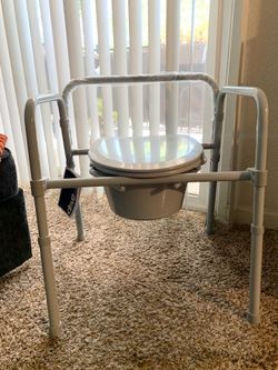3-in-1 Commode- (BRAND NEW)✨