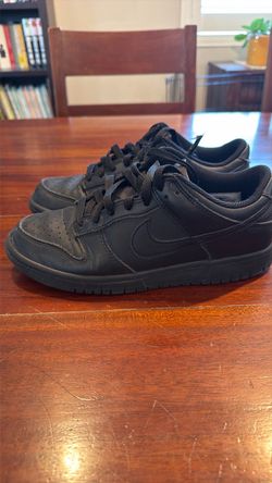 Boys size 6 - Nike black dunks
