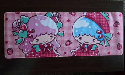 Little Twin Stars strawberry deskmat