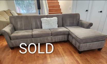 Living Spaces Flexsteel Sectional — Cozy Gray with Chaise