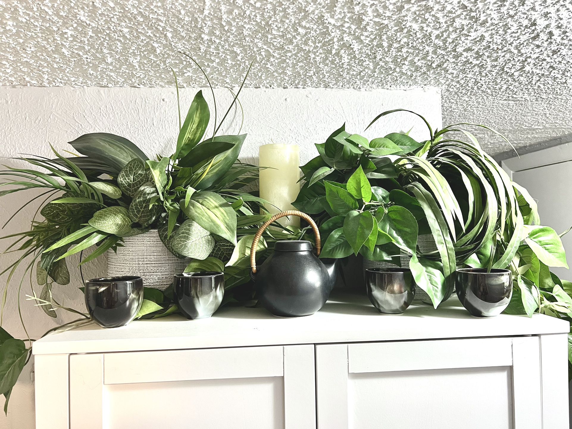 Great Condition: High Quality silk artificial plants, pots included, 4 plants total, 2 pots