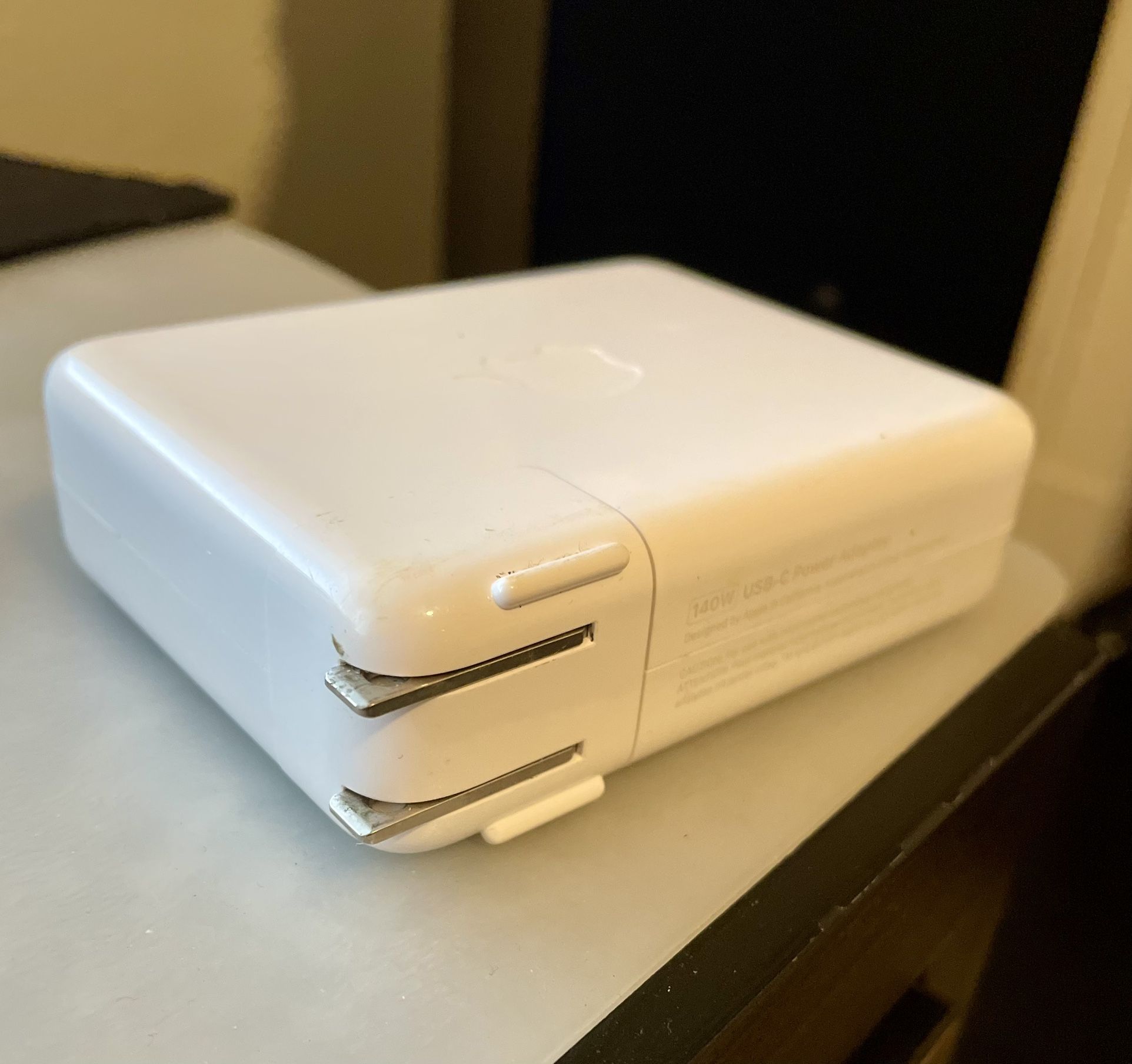 Apple Laptop Charger 140 USB-C