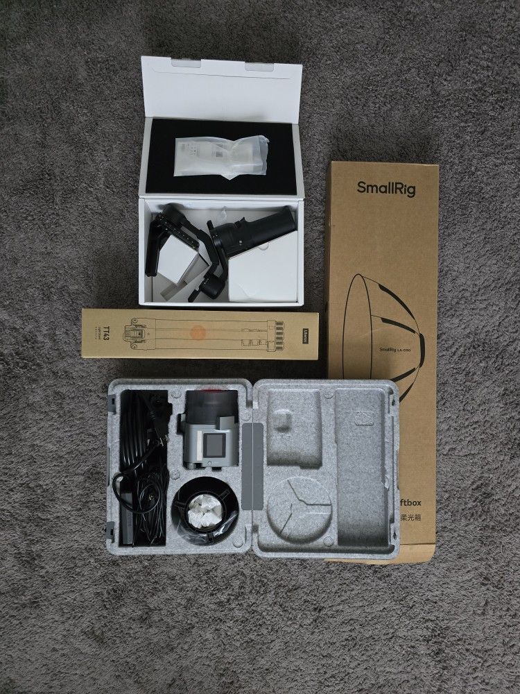 DJI RS3 Mini Gimbal + Aputure 60X Light Bundle (Mint