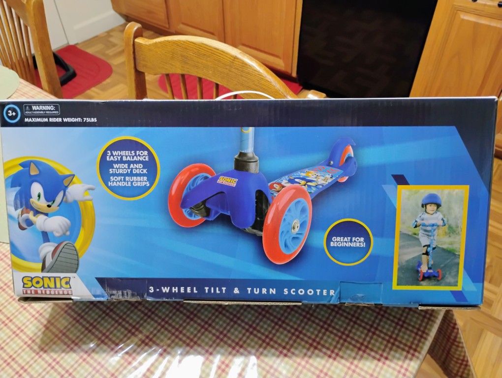 Sonic The Hedgehog 3 Wheel Tilt And Turn Scooter