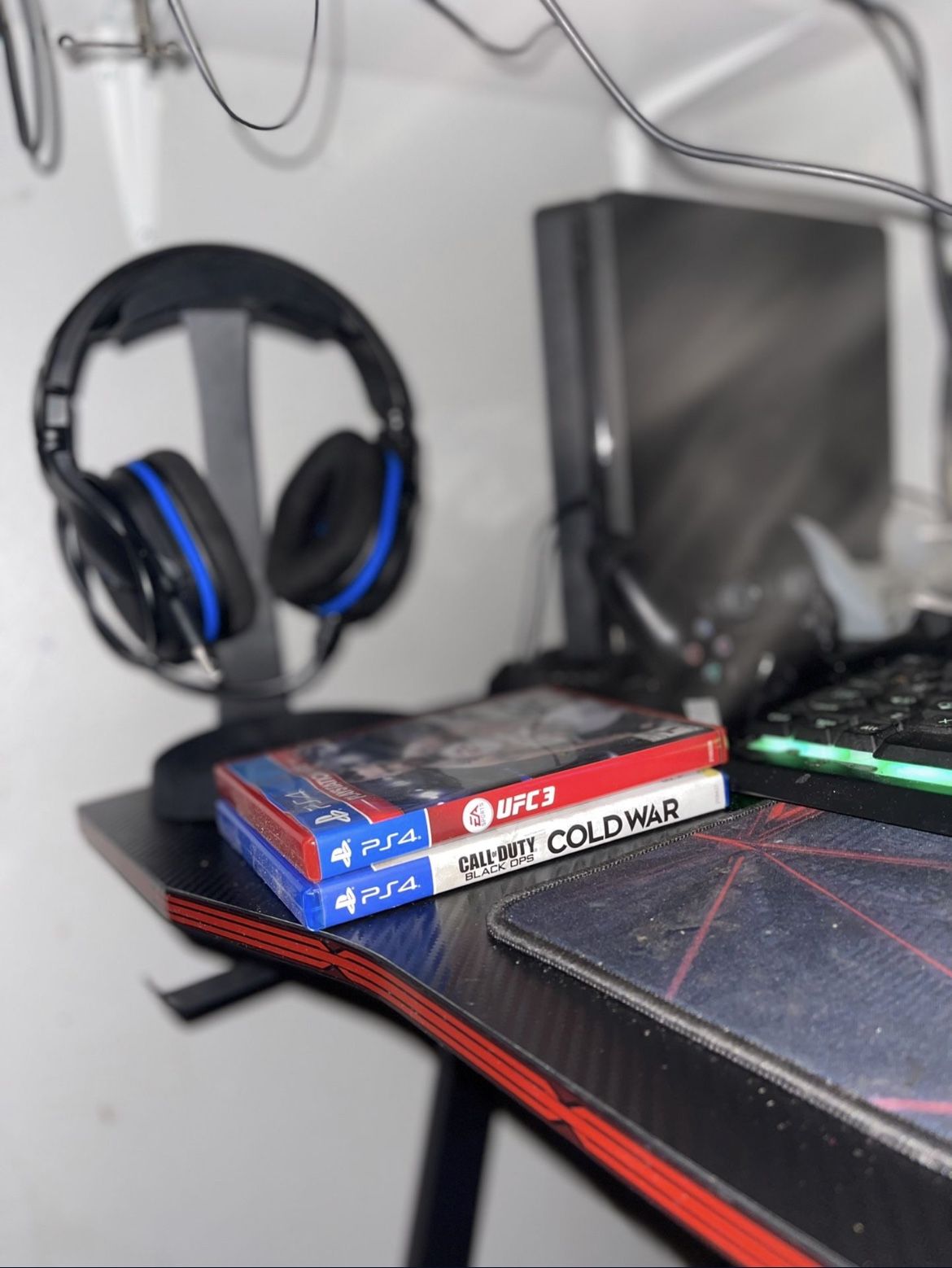Pre Owned PlayStation 4 500GB Console (Black) 2 Games UFC 3, Call Duty Cold War  , Turtle Beach  Gen 2 Black Wireless  Headset ,charger Stand For Ps4 