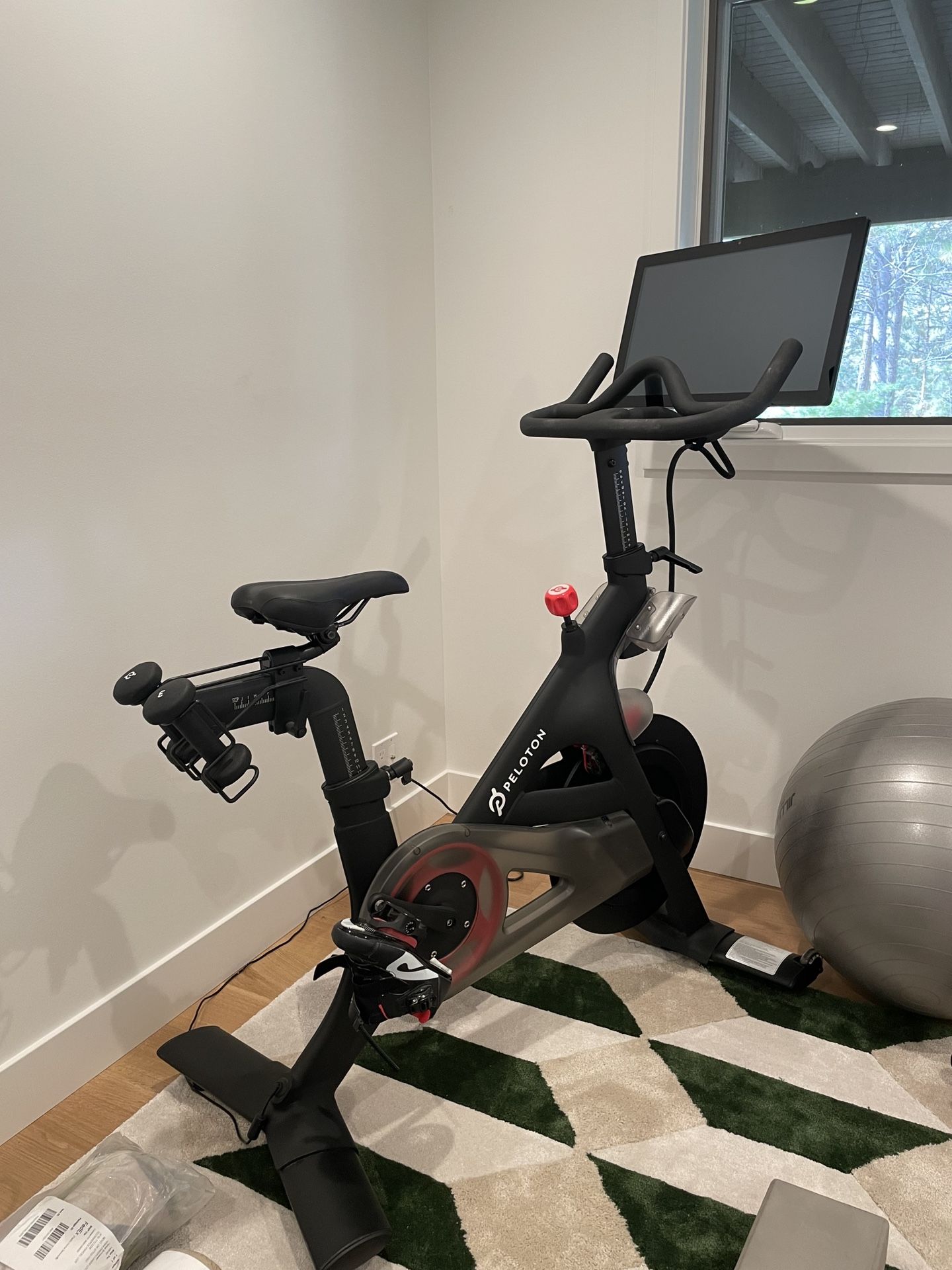 Peloton - Excellent Condition. Clean. 