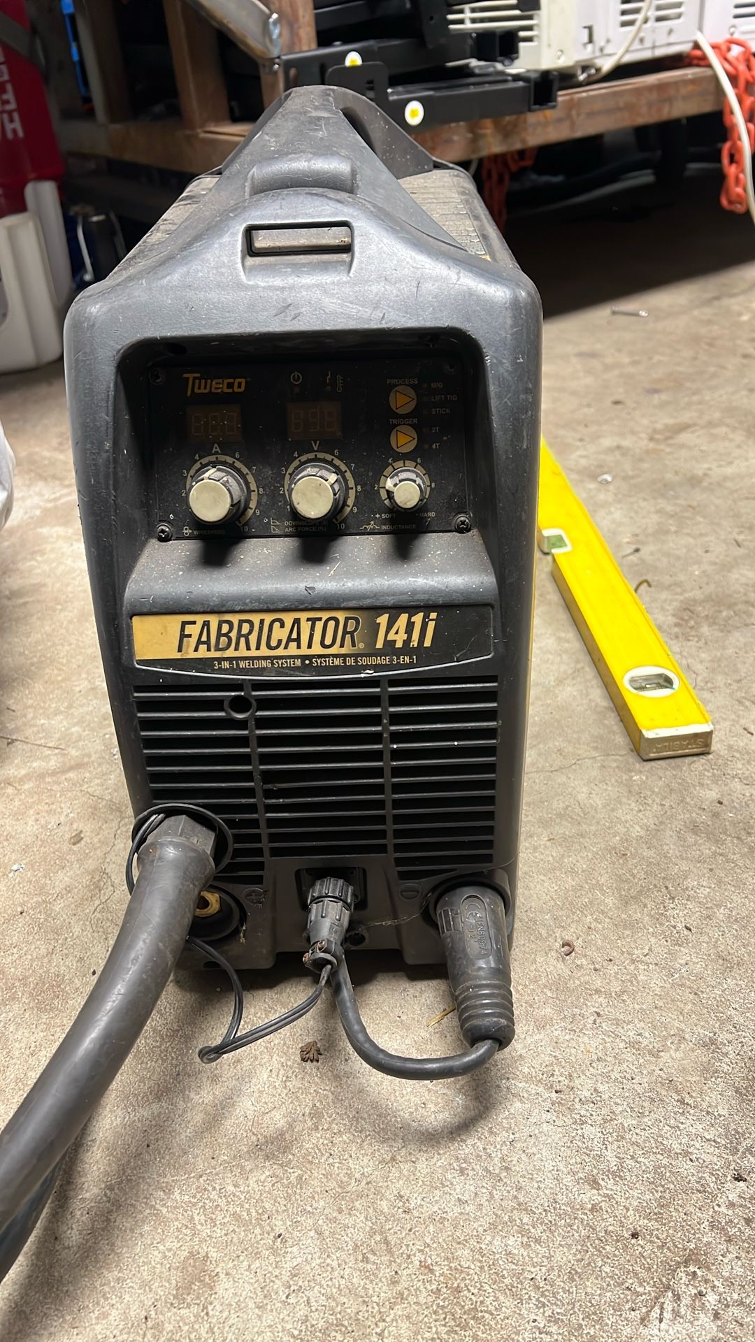Fabricator 1411 welder
