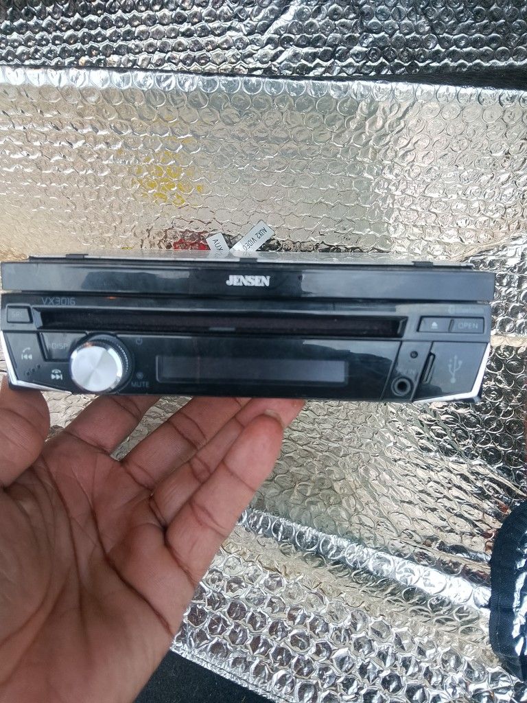 JENSEN Flip Out Car Stereo
